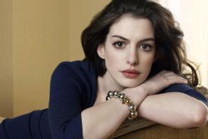 Энн Хэтэуэй выложила в сеть первое фото маленького сына