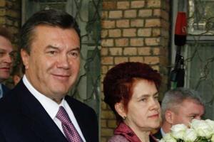 У Януковича опровергли информацию о его разводе с супругой