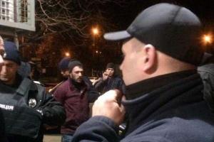 В Харькове две банды устроили масштабную драку "район на район": звучали выстрелы, горели машины
