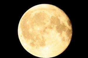 Уфологи заметили на Луне перемещающуюся базу пришельцев