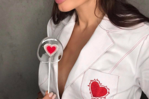 Эвелина Бледанс стала дизайнером одежды