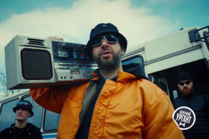 Ургант снял пародию на самый популярный клип последних недель "Тает лед"