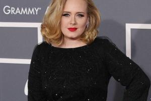 Певица Адель шокировала поклонников снимком без макияжа