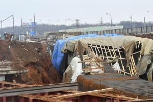 Спасатели всю ночь разбирали конструкции обрушившегося тонелля в Новой Москве