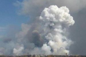 На нефтебазе в "ЛНР" гремят взрывы