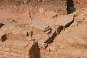 Дворцовое строение времен Древней Греции раскопали в Италии