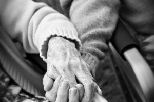 В Великобритании супруги умерли с разницей в 4 минуты 