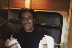 Это шедевр: Максим Галкин показал, как нужно искать свое купе в вагоне поезда 