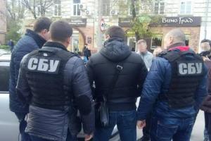 В Кропивницком сотрудники СБУ поймали на взятке киберполицейского