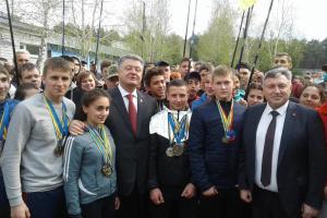 В зоне АТО Президента Украины встречали по-особенному
