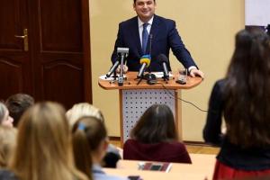 Эксперт: Судьба Гройсмана решится в мае