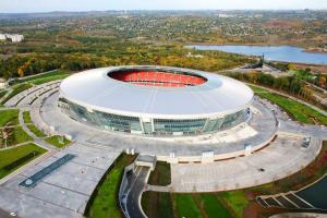 Жители Донецка потрясены количеством отдыхающих возле "Донбасс Арены" в выходные дни