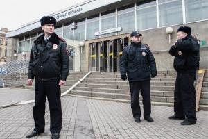 На станции "Сенная площадь" в Санкт-Петербурге угроза взрыва: правоохранители ищут бомбу