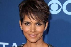 50-летняя Холли Берри поразила поклонников откровенным снимком