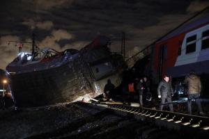 Крупная ж/д катастрофа в Москве: вагон электрички разорвало на 2 части