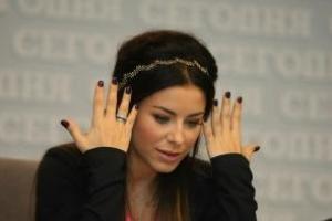 Россияне устали от нытья Ани Лорак и требуют, чтобы она уехала домой 