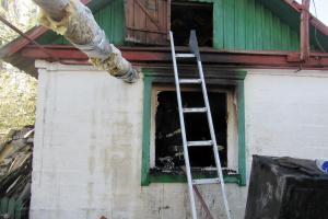 В Луганской области произошел пожар: огнеборцы нашли тело погибшей женщины