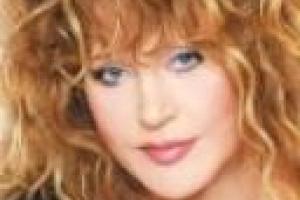 Алла Пугачева продолжает удивлять фанатов нереально молодым видом