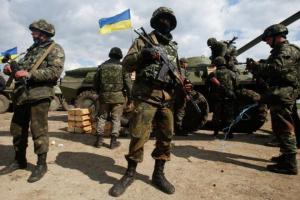 Боевики продолжают обстреливать позиции украинских защитников в Донбассе: есть раненые
