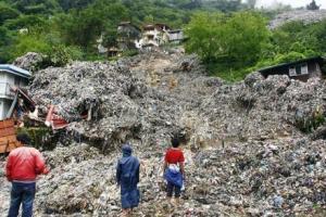 Гора мусора накрыла 40 домов в Шри-Ланке: есть жертвы