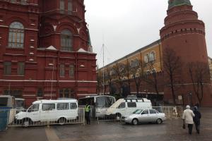 У Путина приказали окружить Красную площадь: ОМОН задержал школьника