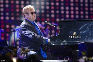 Элтон Джон чуть не умер из-за серьезной болезни