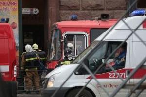 Взрыв в вагоне питерского метро: очевидцы рассказывают о панике и сильном запахе гари 