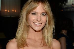 Певица Глюкоза поразила поклонников своей фигурой в купальнике