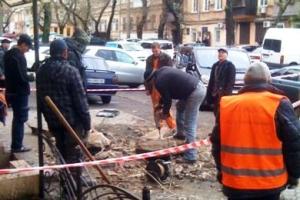 В центре Одессы произошло шокирующее ЧП: в жилом доме обрушился балкон, появились кадры