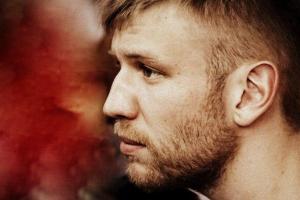 Певец Иван Дорн пообещал сбрить бороду ради известной телеведущей