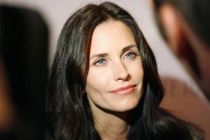 Звезда сериала "Друзья" Кортни Кокс продемонстрировала свою шикарную фигуру