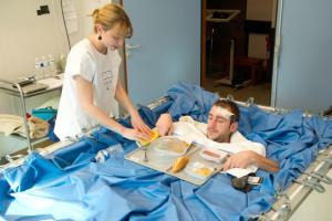 Необычная вакансия во Франции: людям предлагают 60 дней не вставать с постели и зарабатывать деньги