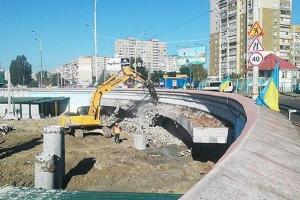 В Киеве часть кольцевой развязки у станции метро "Героев Днепра" закроют для проезда автомобилей