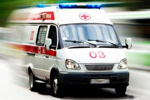 На Донетчине автомобиль въехал в остановку, водитель и четыре пассажира госпитализированы