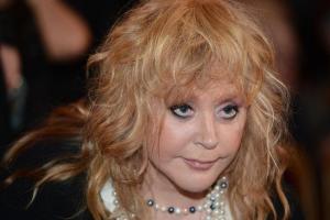 "Зато без фотошопа, для моих 68 сойдет", - Алла Пугачева ответила на критику в адрес нового селфи