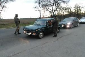 В Донбассе военнослужащие Национальной гвардии задержали подозрительных мужчин