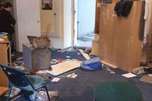 Штаб ОУН в Киеве сегодня: Разбитые окна, выбитые двери и разбитые мебель