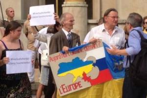 "Достойный прием": Как Путина встречали во Франции