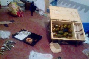 В Курахово в доме у любителей наркотиков правоохранители нашли арсенал боеприпасов