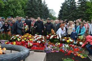 В мероприятиях 9 мая приняли участие более полумиллиона человек по всей Украине - кадры