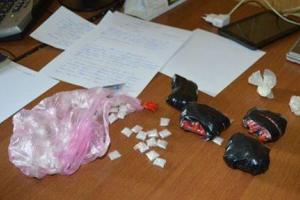 На Краматорском блокпосту правоохранители изъяли у мариупольца более 100 пакетов с неизвестным веществом