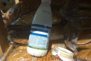 Вилкул "основал" новый флешмоб: украинцы массово фотографируются с сырками, хлебом и кефиром