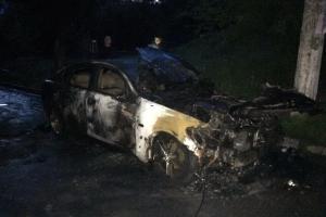 В Харькове ночью сожгли два автомобиля "Lexus"