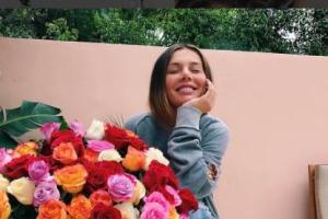 Анна Седокова гуляет с новорожденным сыном: в сети появилось фото звезды с коляской