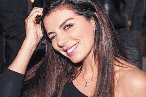 Анна Седокова показала, как приводит свое тело в форму после родов