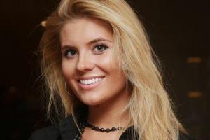 Дочь певицы Валерии поразила откровенным нарядом без нижнего белья