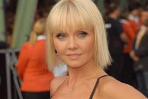 Певица Валерия удивила поклонников смелым нарядом