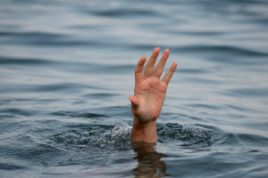 В Запорожской области спасатели нашли в воде труп одного из мужчин, пропавших на Каховском водохранилище