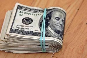 В Запорожье горе-родители собирались продать дочь за 7 тысяч долларов