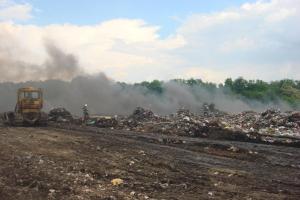 В Полтавской области произошел мощный пожар на городской свалке